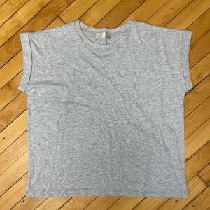 Zenana Outfitters Light Gray V-Neck Tee Large